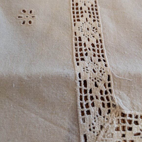 Vintage Emroidered Square Tablecloth 34x32.4 inches - Picture 5 of 7